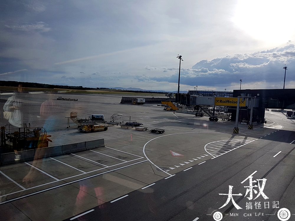 歐洲飛行紀錄-奧地利航空 | 台北TPE->米蘭MXP(台灣-香港-維也納-米蘭)