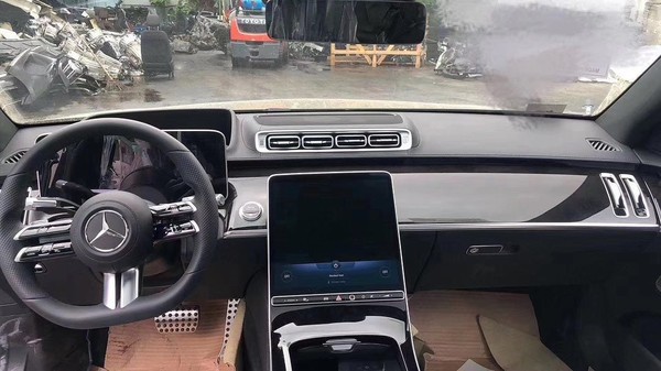 Mercedes-Benz S-class 間諜照之討論車輛設計