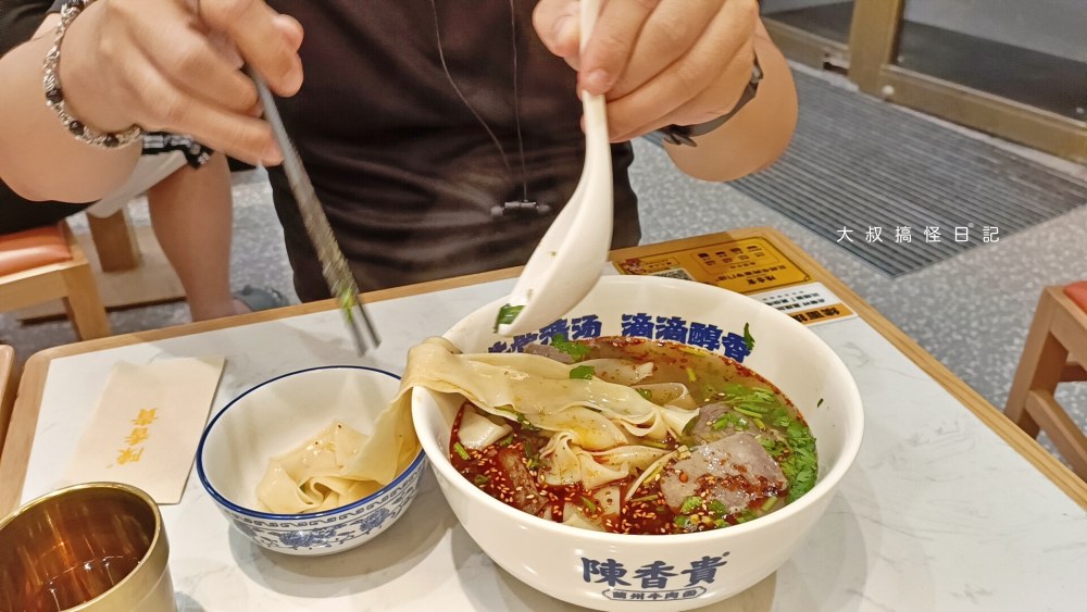 杭州美食推薦｜陳香貴蘭州牛肉麵：麵寬可自選，羊肉烤串、涼拌小菜都好吃